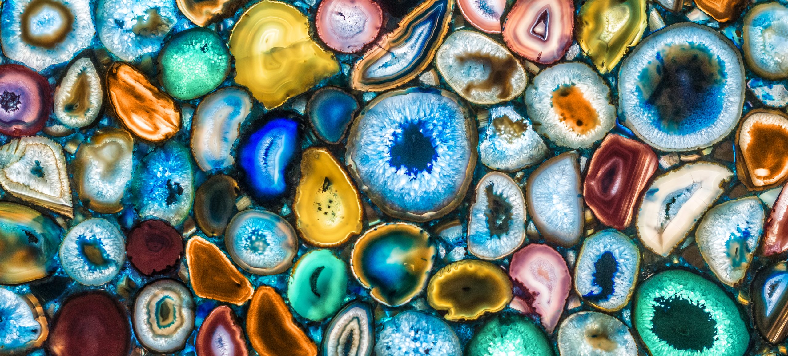 Backlit wall with all kinds of geode of agathe